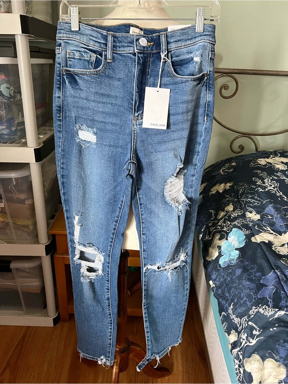 Sneak Peek Women’s 7/w28 Destroyed High Rise 5 Pocket Blue Jeans